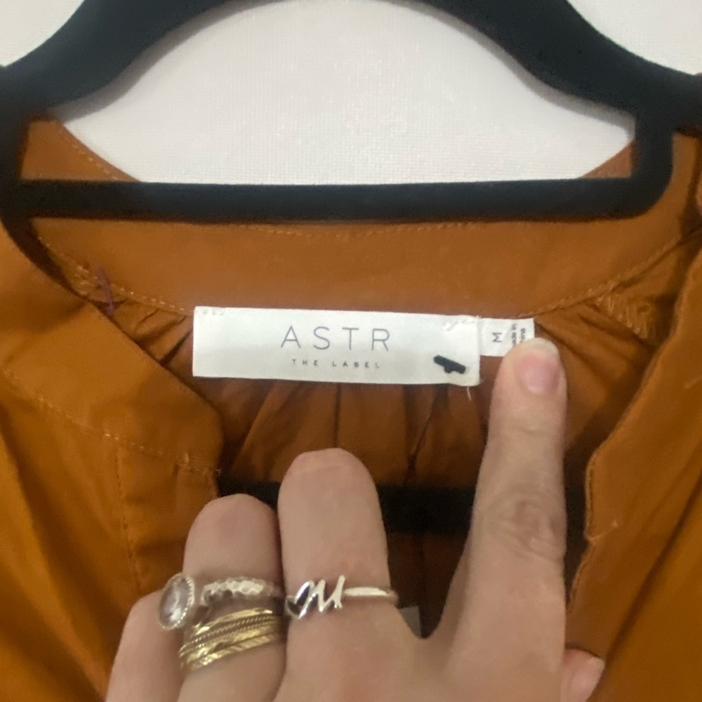 ASTR the Label NWT cognac shirt dress - Picture 4 of 9